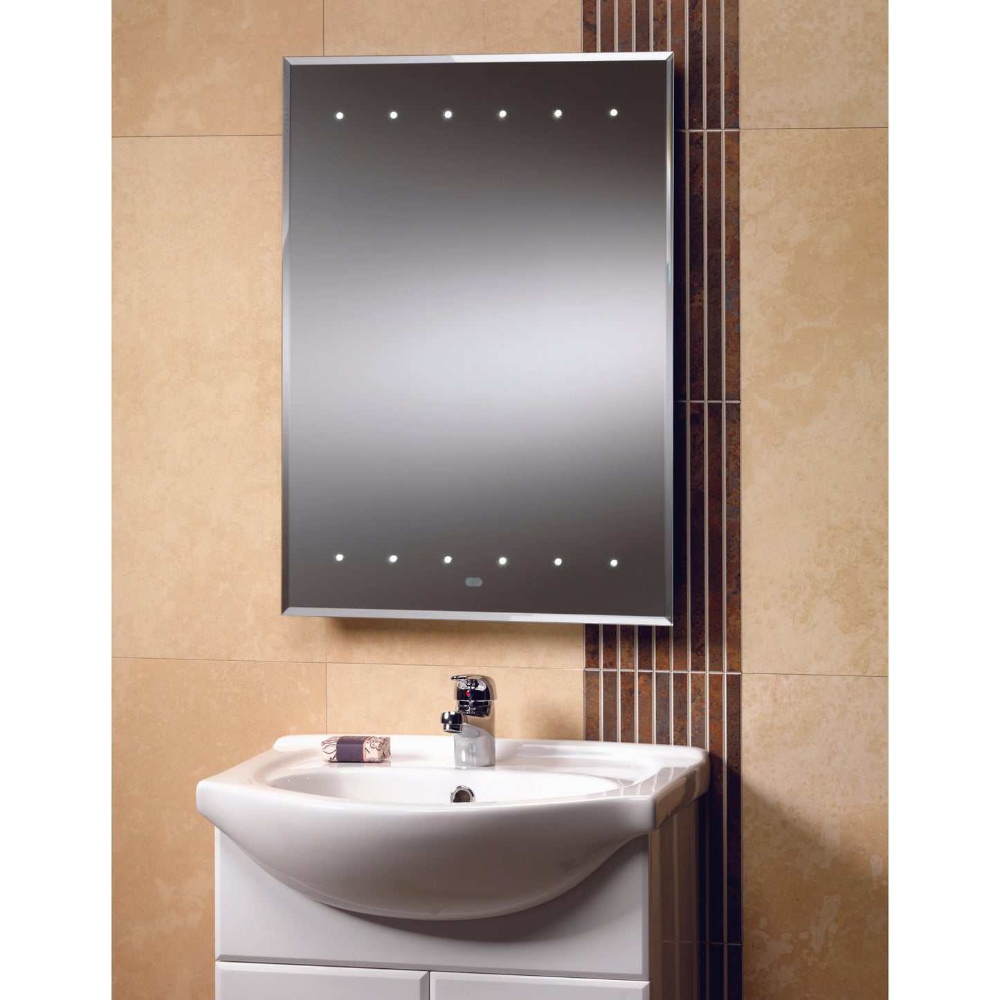 Qualitex Supplies 700 x 500 Mirror With Lights