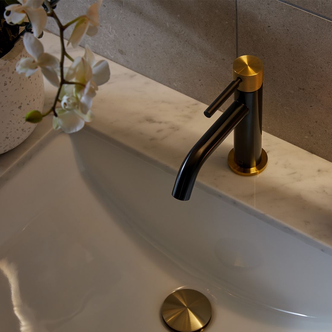 VADO Knurled X Fusion Slimline Mono Basin Mixer