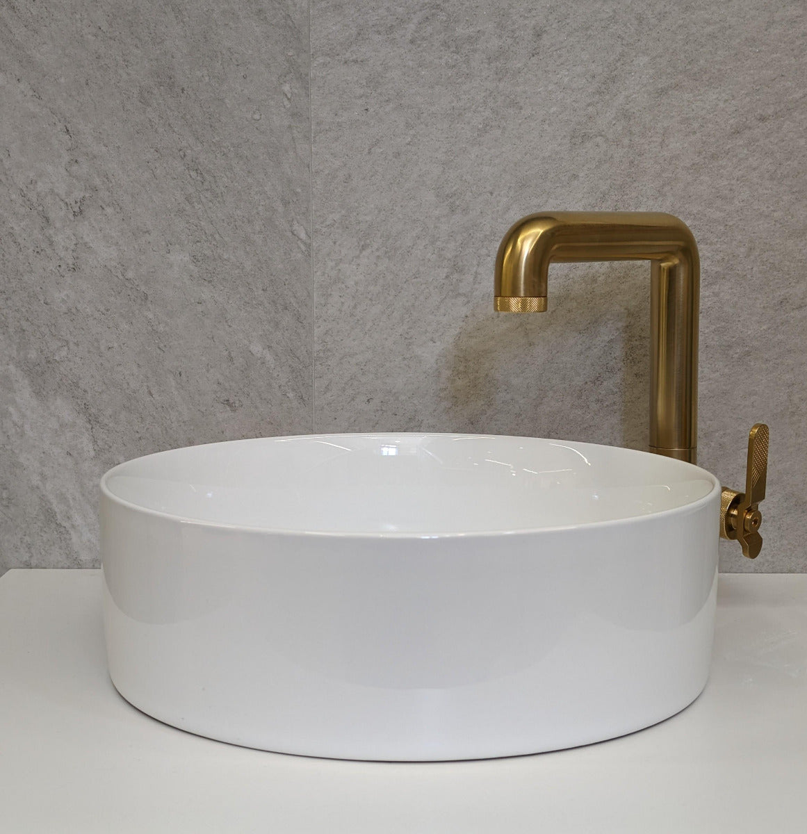 LUXE81 Tasman 600 Beige Cabinet With Countertop and Ceramic Basin