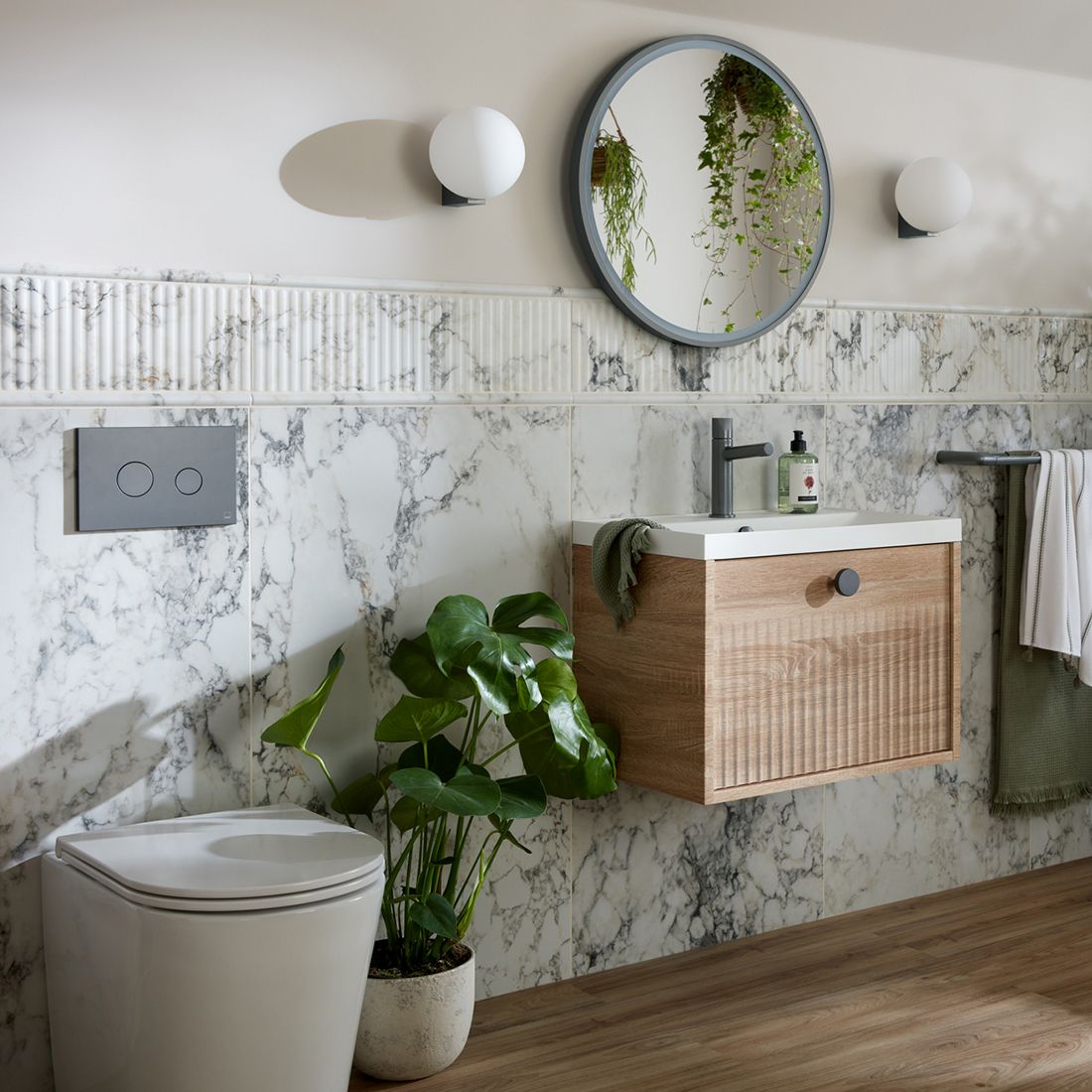 Vado Cameo Illuminated Round Mirror with Demister