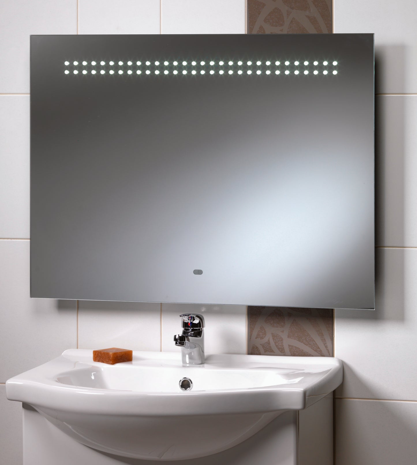 Qualitex Supplies 600 x 800 Mirror With Lights