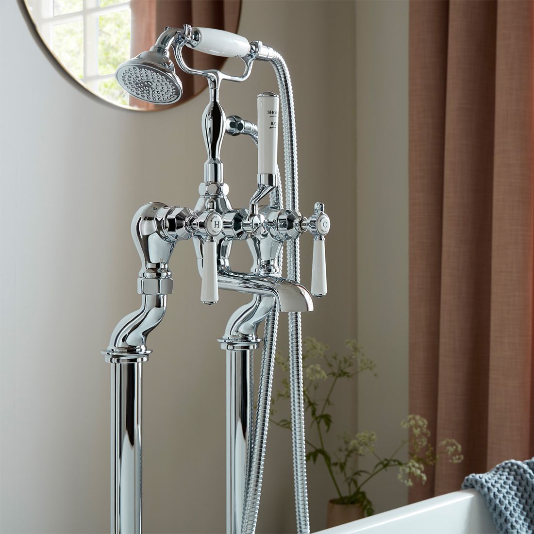 VADO Axbridge Freestanding bath mixer tap with shower kit