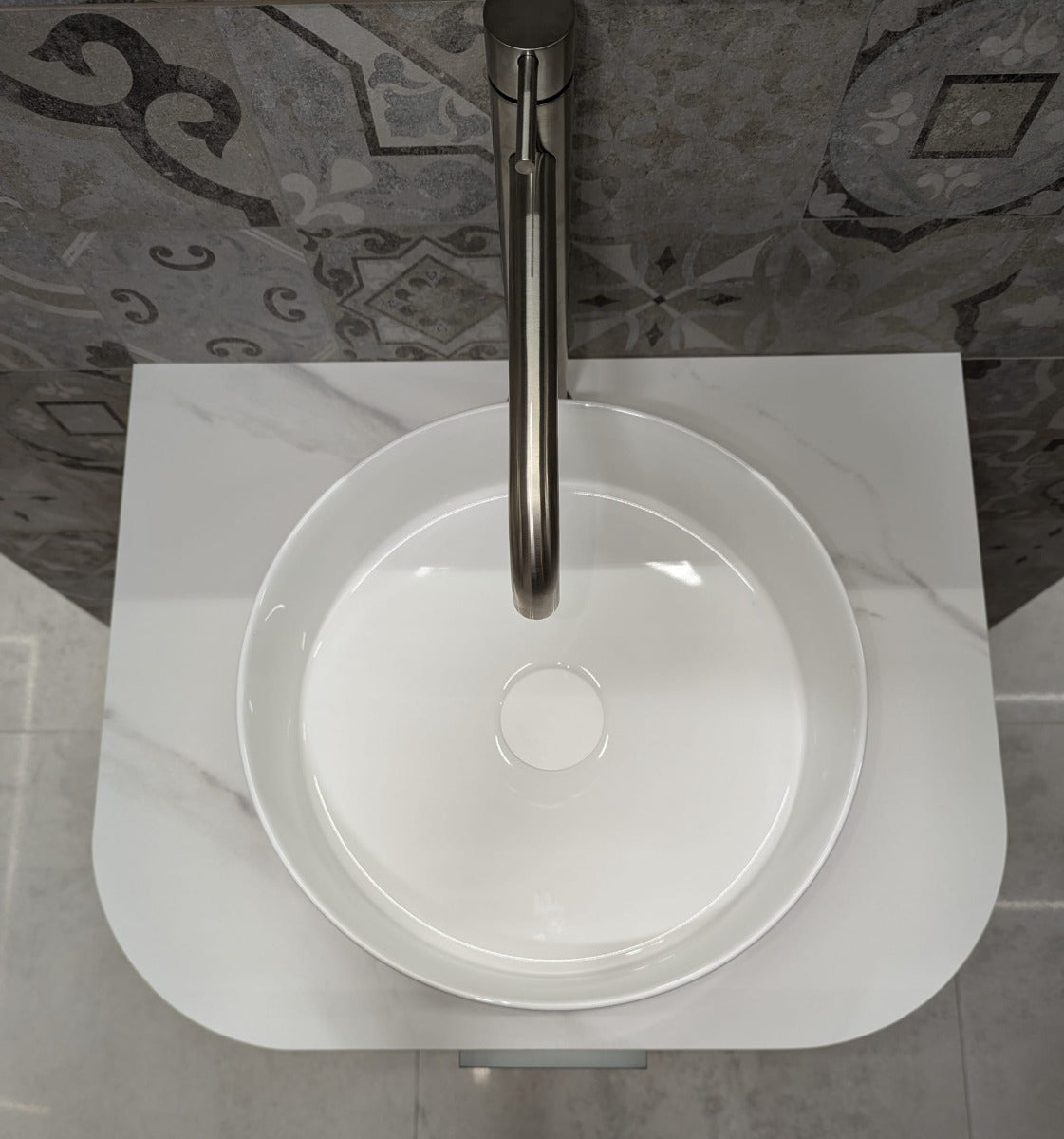 LUXE81 Marloe 600 Oak Cabinet With Carrara Top and Matte Flute Basin