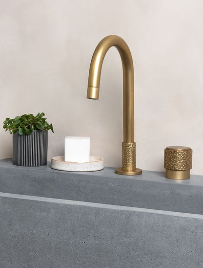 Kast Nilo Basin 600 x 400mm (Choose Colour)